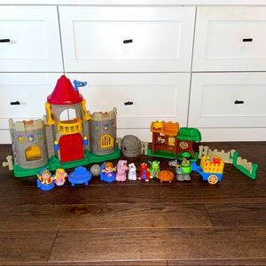 FISHER PRICE LITTLE PEOPLE VINTAGE 2003 RARE MEDIEVAL CASTLE TOYS